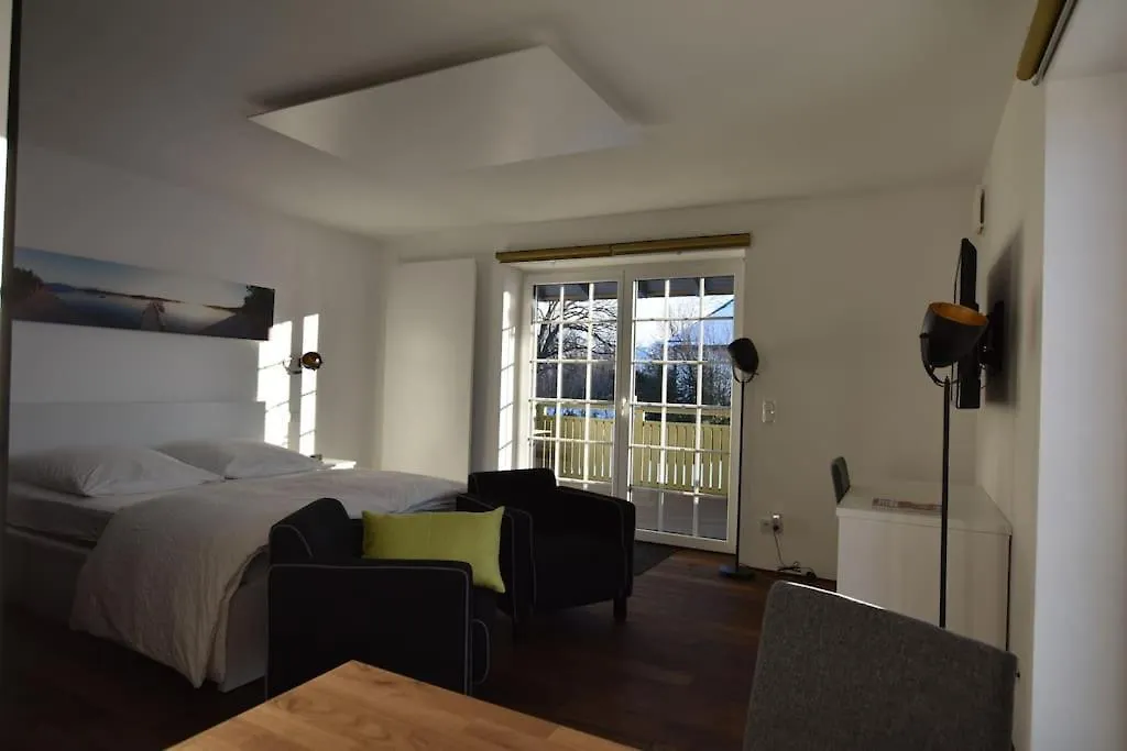 Schickes Apartment In Landhausvilla Am Chiemsee Rimsting