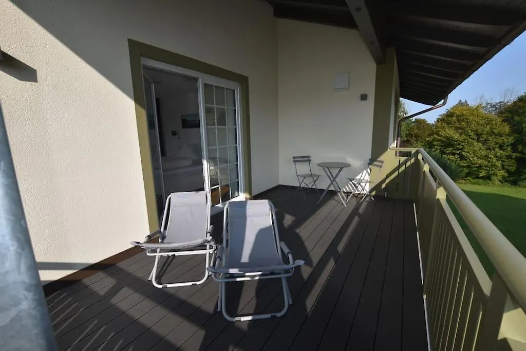 Schickes Apartment In Landhausvilla Am Chiemsee Rimsting 0*,  Německo